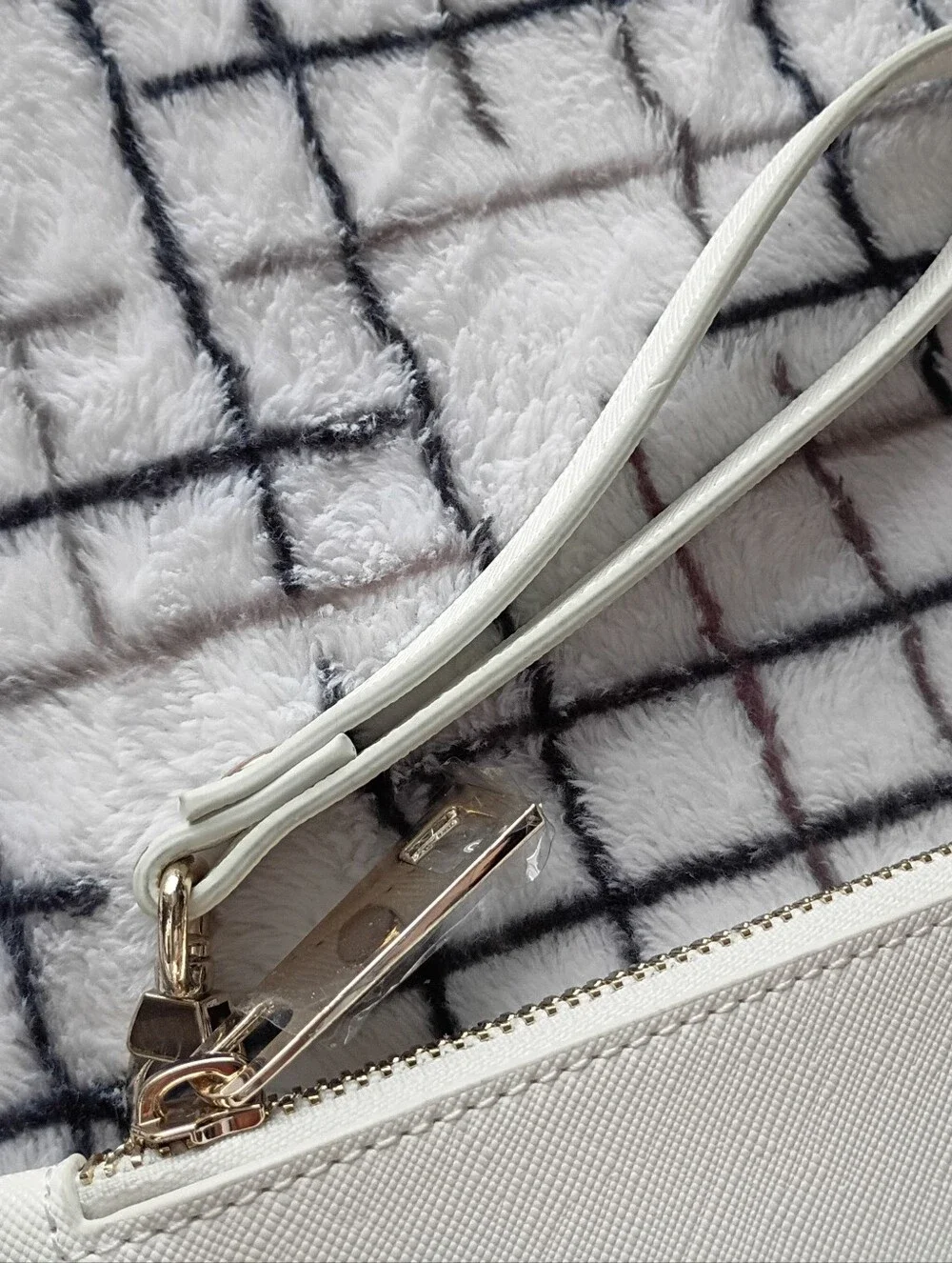 White House Black Market White Floral Wristlet Clutch with Stud Accents NWOT - Picture 3 of 7